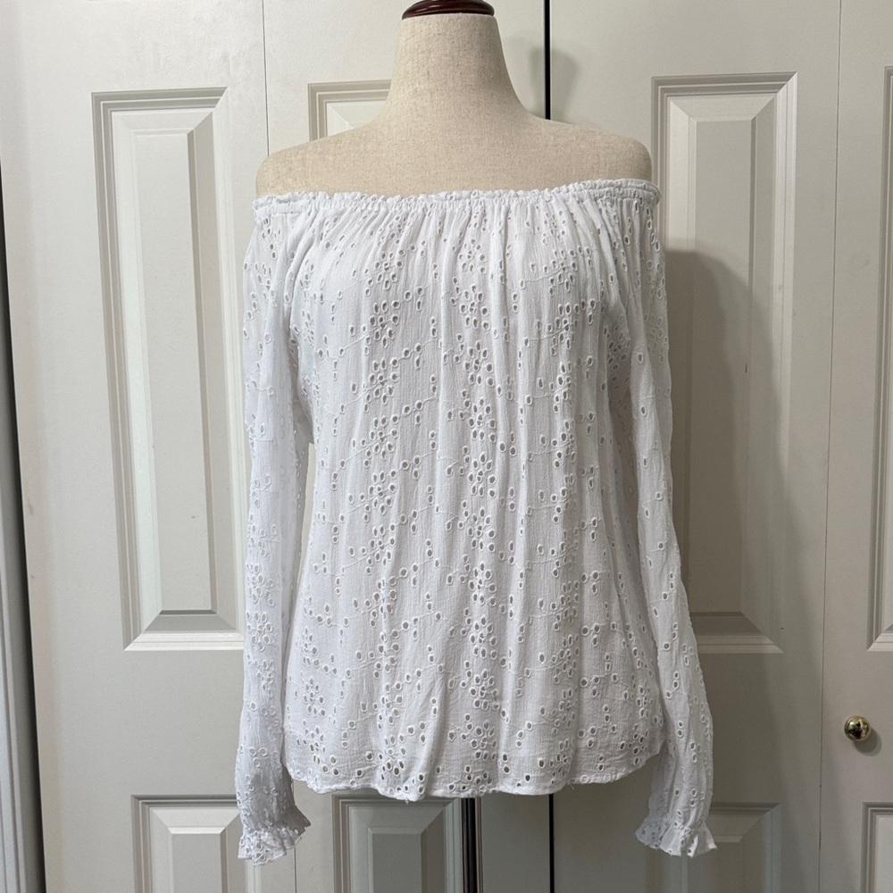Sanctuary EUC❤️White Eyelet Blouse On/Off shoulders. - Picture 4 of 12